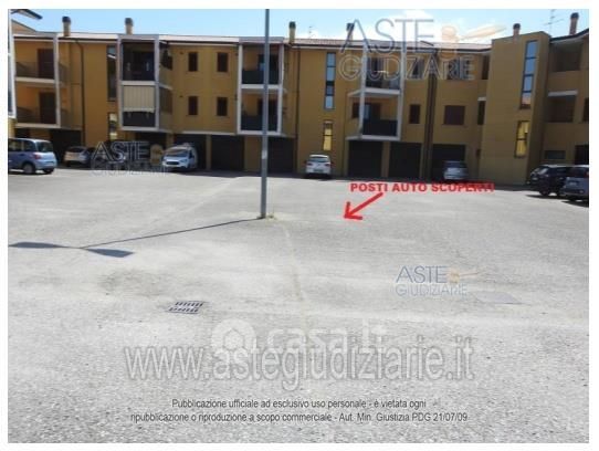 Box/posto auto in residenziale in Via Nicola Bobadilla 7