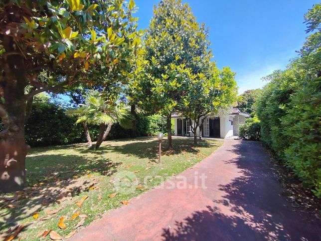 Villa in residenziale in Via Cristoforo Colombo