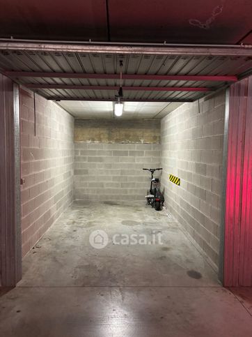 Box/posto auto in residenziale in Via Cesare Battisti 115