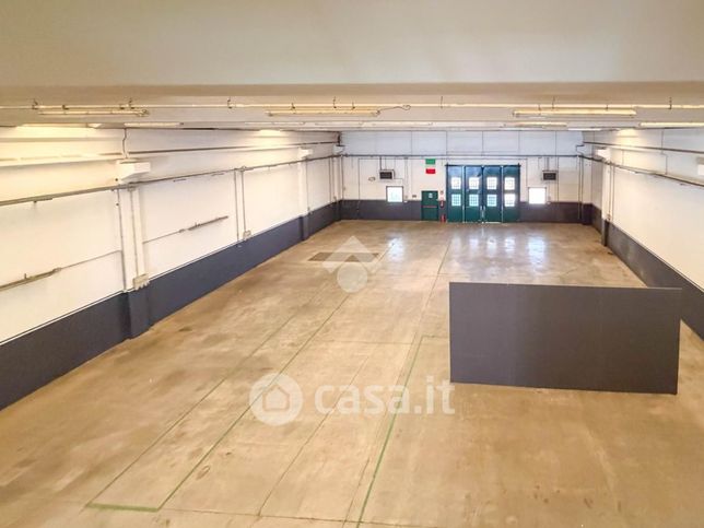 Capannone in commerciale in Via Privata Calendoni