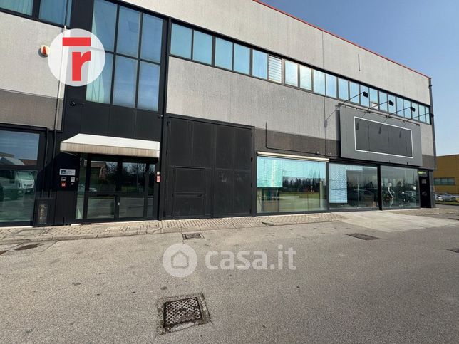 Capannone in commerciale in Via Roma