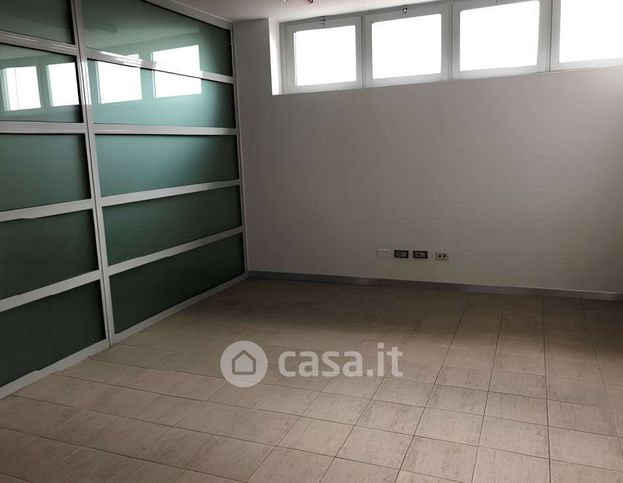 Ufficio in commerciale in Via Alessandro Volta 94