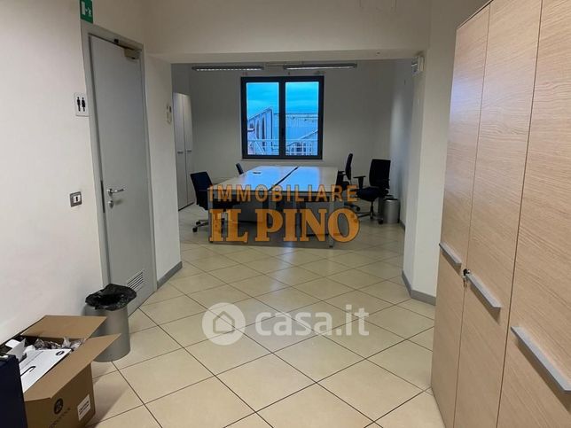 Ufficio in commerciale in Via Livornese