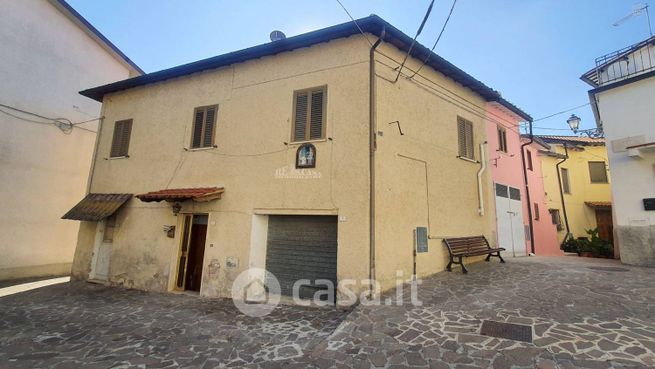 Casa indipendente in residenziale in Piazza Regina Margherita 4