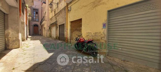 Box/posto auto in residenziale in Vico Paolo Bottoni