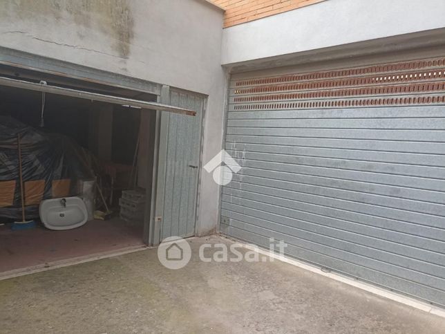 Garage/posto auto in residenziale in Viale Tridente 5