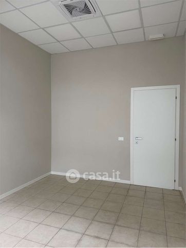 Ufficio in commerciale in 
