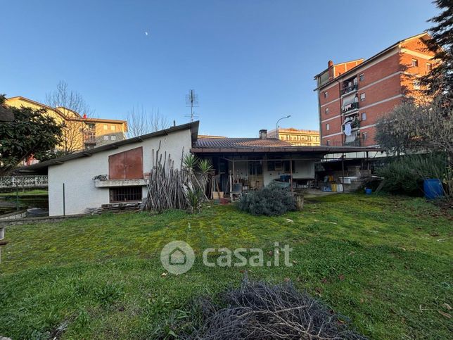 Casa indipendente in residenziale in 