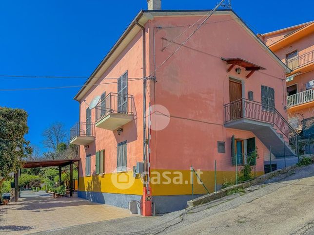Appartamento in residenziale in Via Oliva Petrella 9