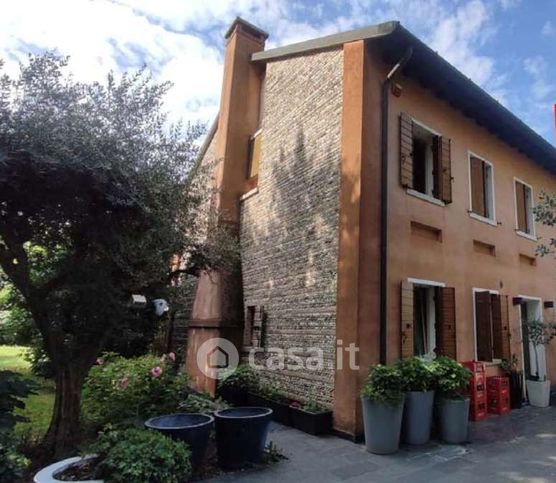 Villetta a schiera in residenziale in Via Guizze 1