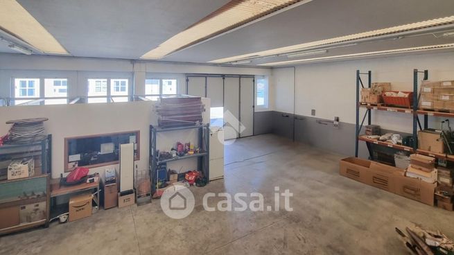 Capannone in commerciale in Via San Francesco d'Assisi 3