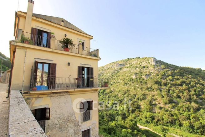 Casa indipendente in residenziale in Corso Mazzini 250