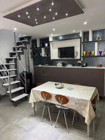 Casa indipendente in residenziale in Via Bari 9