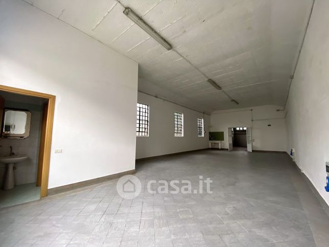 Capannone in commerciale in Via Folletta