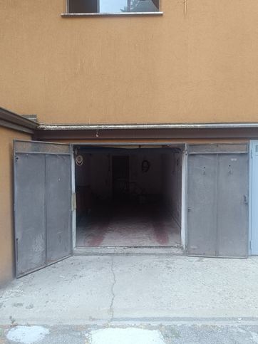 Box/posto auto in residenziale in Via Donato Creti 77