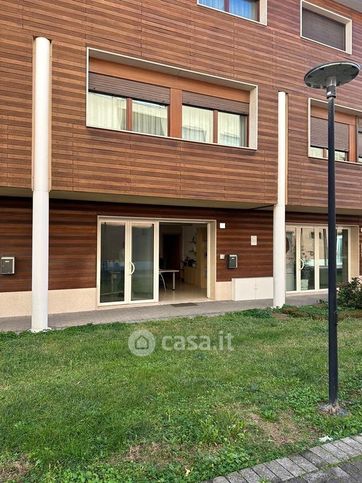 Ufficio in commerciale in 