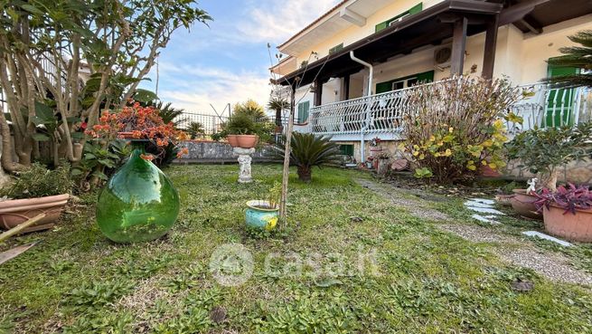 Casa bi/trifamiliare in residenziale in Via S. Nullo 64