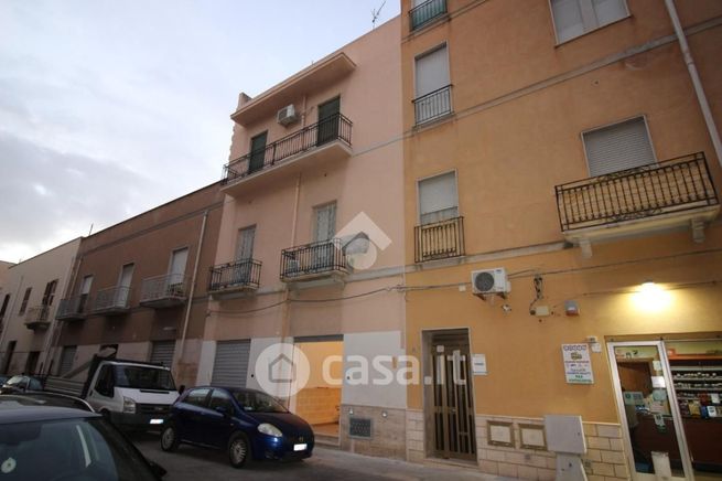 Appartamento in residenziale in Via Livio Bassi 123