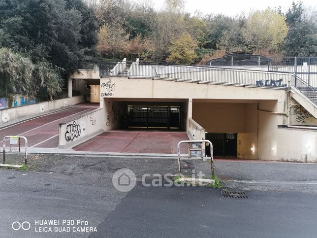 Garage/posto auto in residenziale in Via Simone Simoni 42