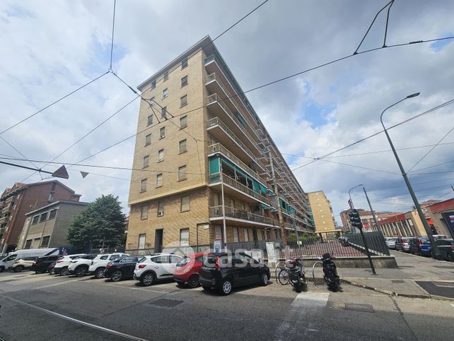 Ufficio in commerciale in Via Genova 200