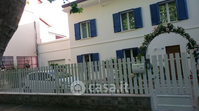 Casa indipendente in residenziale in Viale L. da Vinci