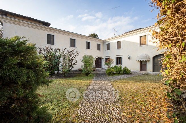 Villa in residenziale in Vicolo Chiuso 10