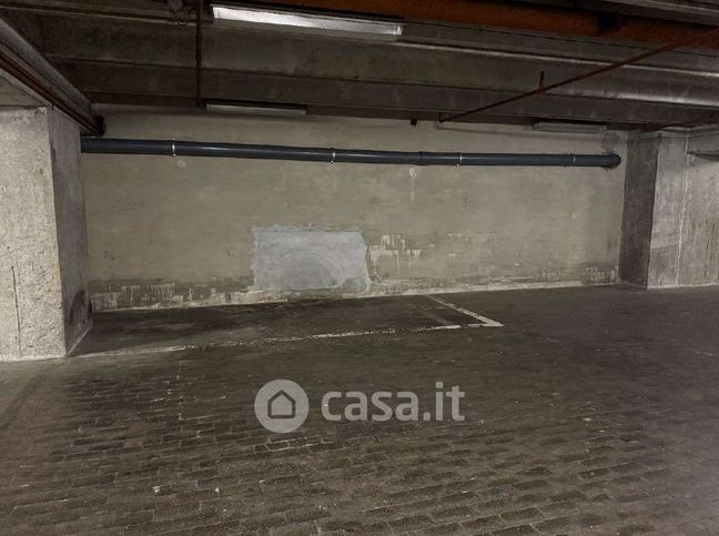 Box/posto auto in residenziale in Via Fieschi 15