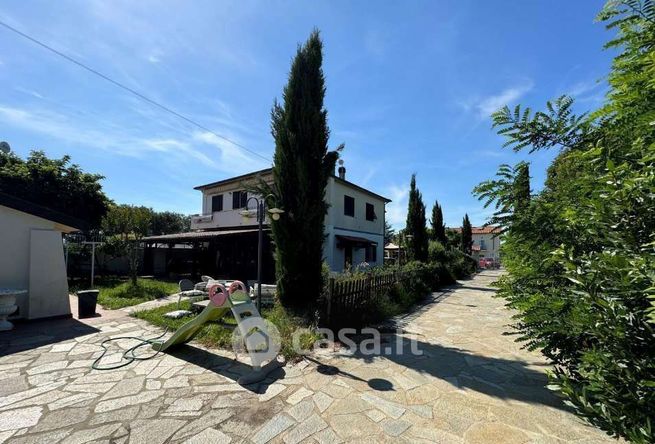 Casa bi/trifamiliare in residenziale in LocalitÃ  Lo Stradone 144