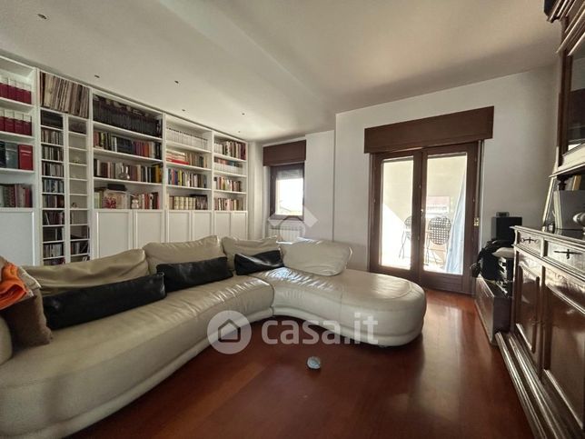 Appartamento in residenziale in Via Raffaele Coscarella 10