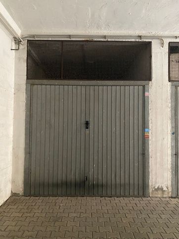 Box/posto auto in residenziale in Via Ruggero Leoncavallo 8