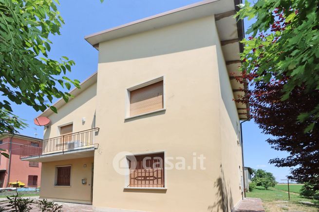 Casa indipendente in residenziale in Via Olmo 53