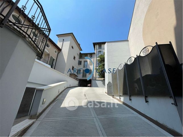 Box/posto auto in residenziale in Viale Alcide De Gasperi