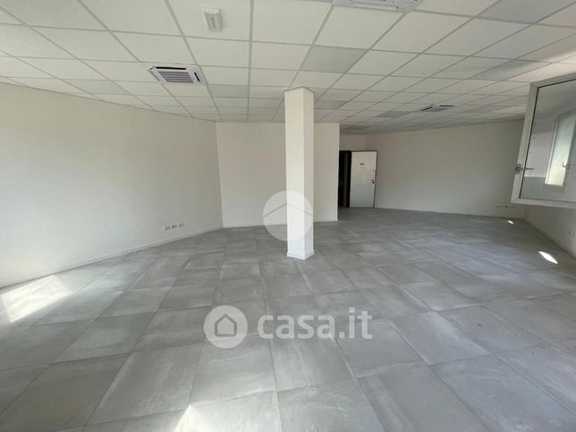 Ufficio in commerciale in Via Marziale Cerutti