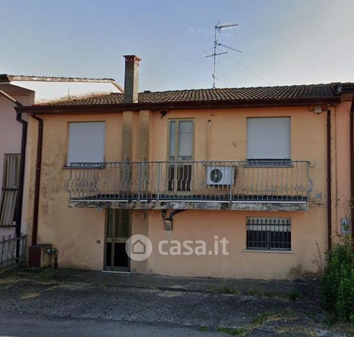 Casa indipendente in residenziale in Via 4 Novembre