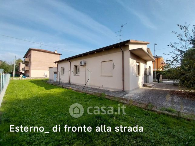 Casa indipendente in residenziale in Via delle Valli 87