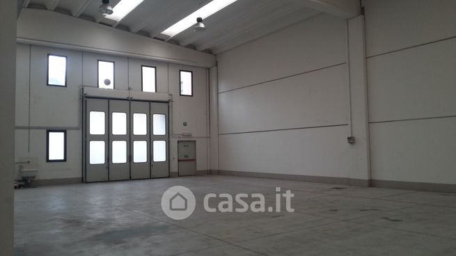 Capannone in commerciale in Via Baldanzese 70