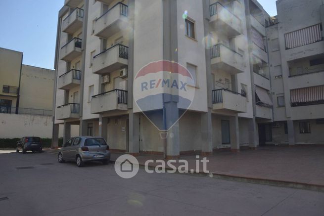 Ufficio in commerciale in Via Piero Calamandrei 86