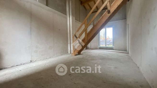 Casa bi/trifamiliare in residenziale in Via Dritto 4