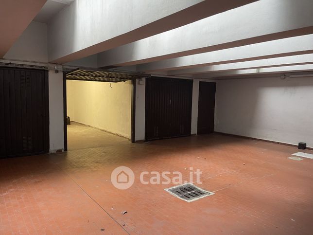 Box/posto auto in residenziale in Via Figino 2