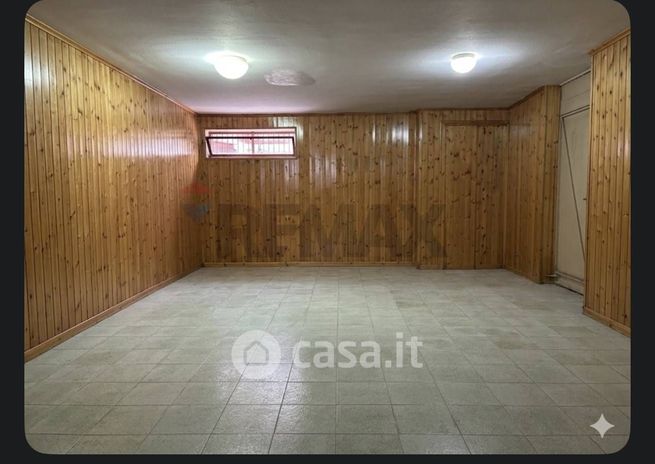 Box/posto auto in residenziale in Via Fieno 7