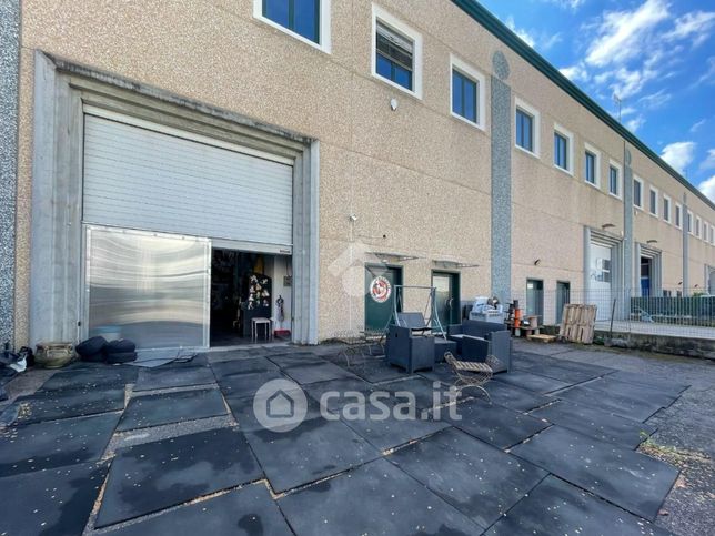 Capannone in commerciale in Via A. Meucci 76