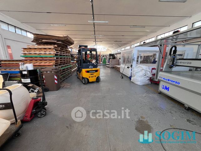 Capannone in commerciale in Via Dante Alighieri 85