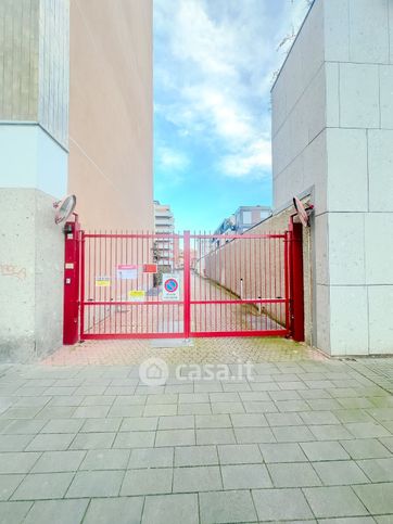 Box/posto auto in residenziale in Viale Fratelli Casiraghi 438