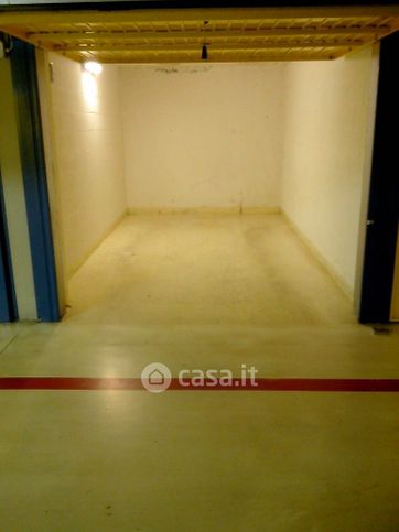 Box/posto auto in residenziale in Via E. Rubino 86