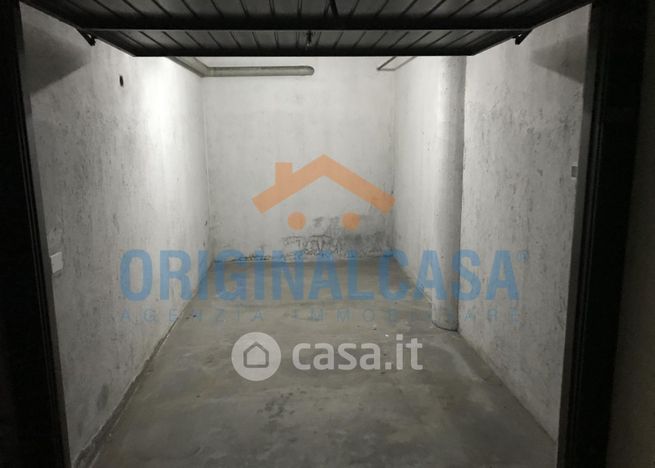 Box/posto auto in residenziale in Via Milano