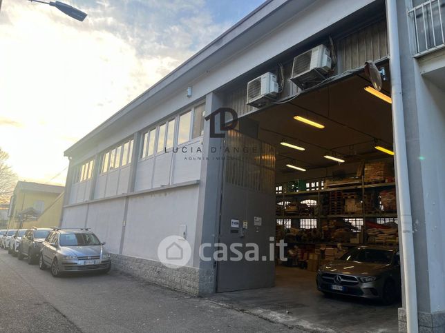 Capannone in commerciale in Via Cesare Correnti 2