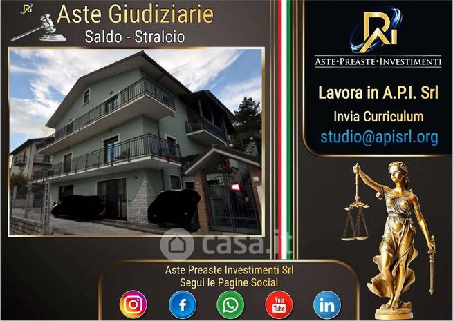 Casa bi/trifamiliare in residenziale in Via della Pineta