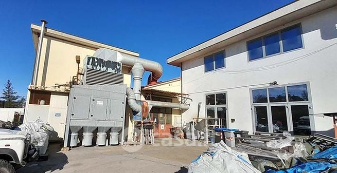Capannone in commerciale in Via Vittorio Veneto 60
