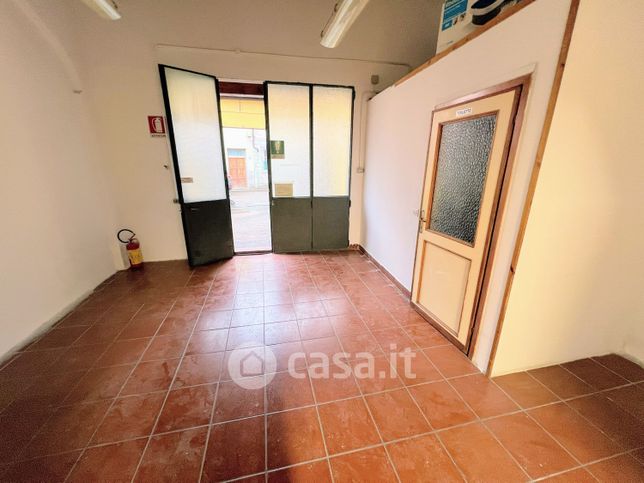 Capannone in commerciale in 