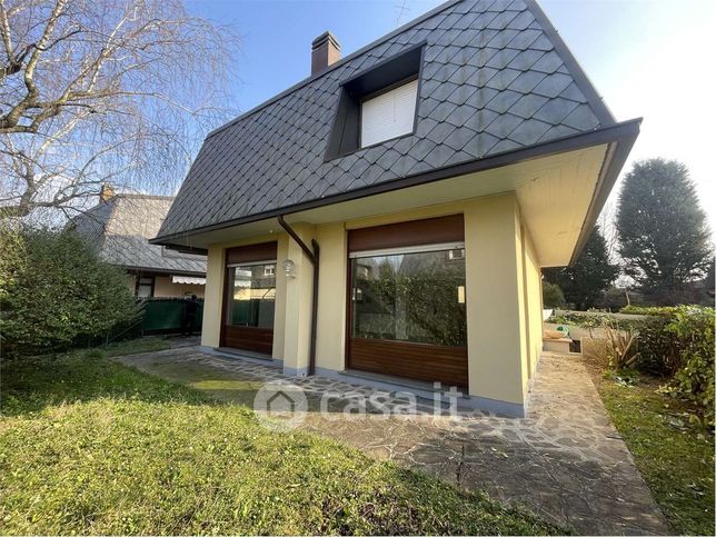 Villa in residenziale in Viale Sempione 24